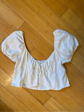 Aritzia Sunday Best crop top with puffy sleeves